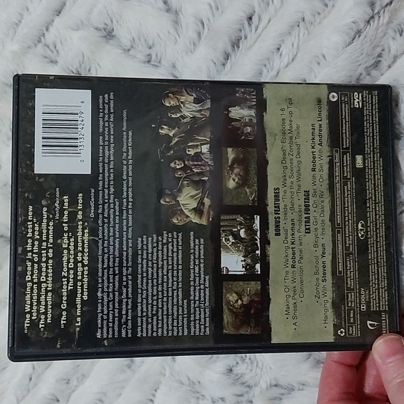 The Walking Dead Season  1 - Picture 2 of 4